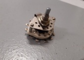 Sprzęt elektroniczny – pakiet zawierający 51 poz. asort. (wg oddzielnego wykazu), w tym m.in.: przełączniki warstwowe, przełączniki klawiszowe itp. 